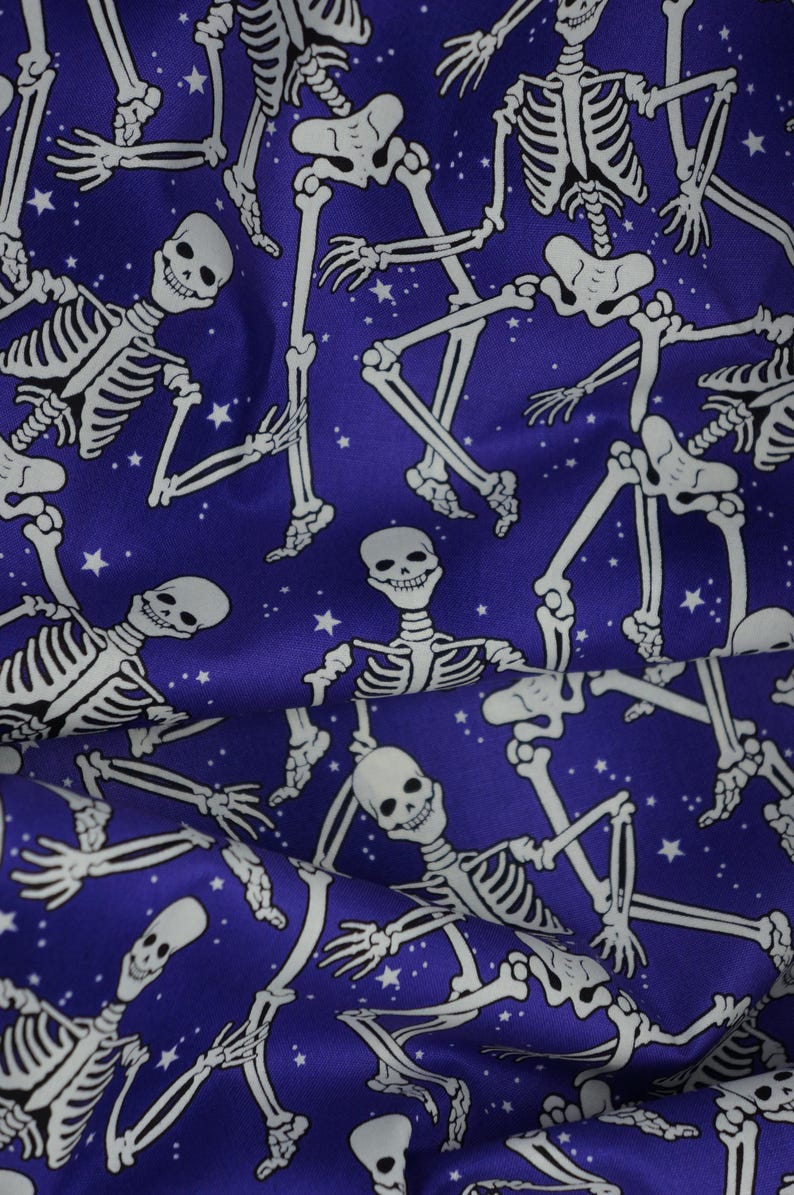 Glow Halloween Skeleton Fabric, Skeleton Crew on Purple Glow in the Dark Halloween Spirit by Benartex Quilting Cotton Fabric, 12542G-66B afbeelding 7
