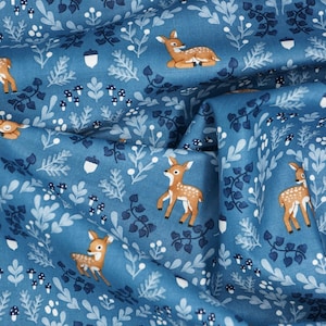 Tissu à motifs de cerfs, faons sauvages, créatures du crépuscule sur fond bleu, par Natàlia Juan Abelló pour Riley Blake, coton à patchwork, C15361-BLUE image 5
