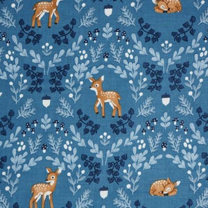 Tissu à motifs de cerfs, faons sauvages, créatures du crépuscule sur fond bleu, par Natàlia Juan Abelló pour Riley Blake, coton à patchwork, C15361-BLUE image 3