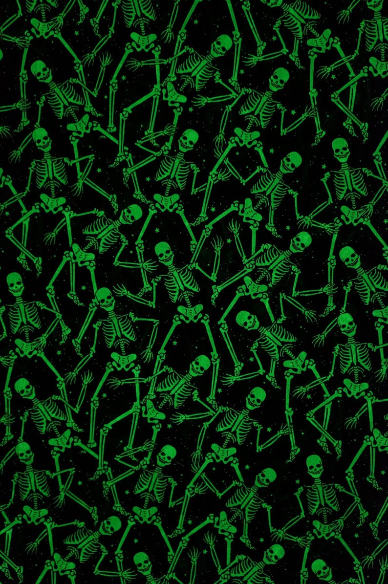 Glow Halloween Skeleton Fabric, Skeleton Crew on Purple Glow in the Dark Halloween Spirit by Benartex Quilting Cotton Fabric, 12542G-66B afbeelding 2