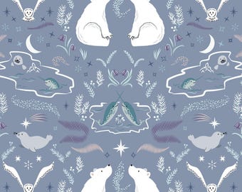 Tissu Arctic Animal, True North sur fond bleu perle, par Lewis and Irene Quilting Cotton Fabric, tissu ours polaire, CC26.2