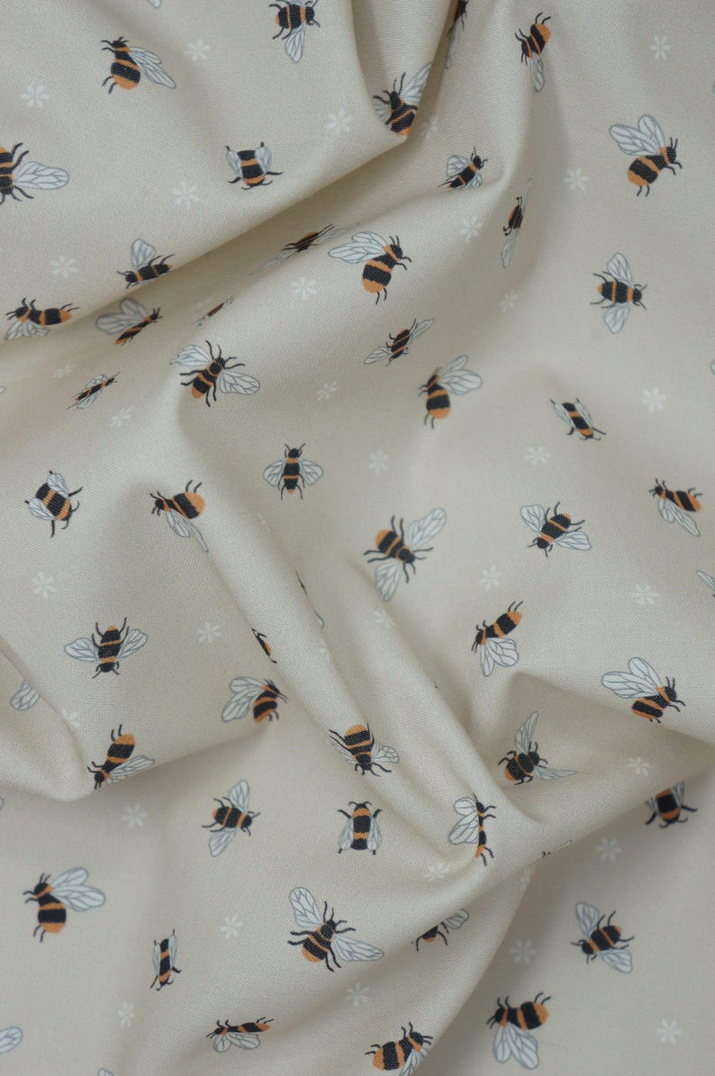 Tissu à patchwork à large dos, abeilles à miel sur fond crème foncé, 108 pouces, coton Lewis and Irene, dos de courtepointe à motifs d'abeilles, métrage continu image 6