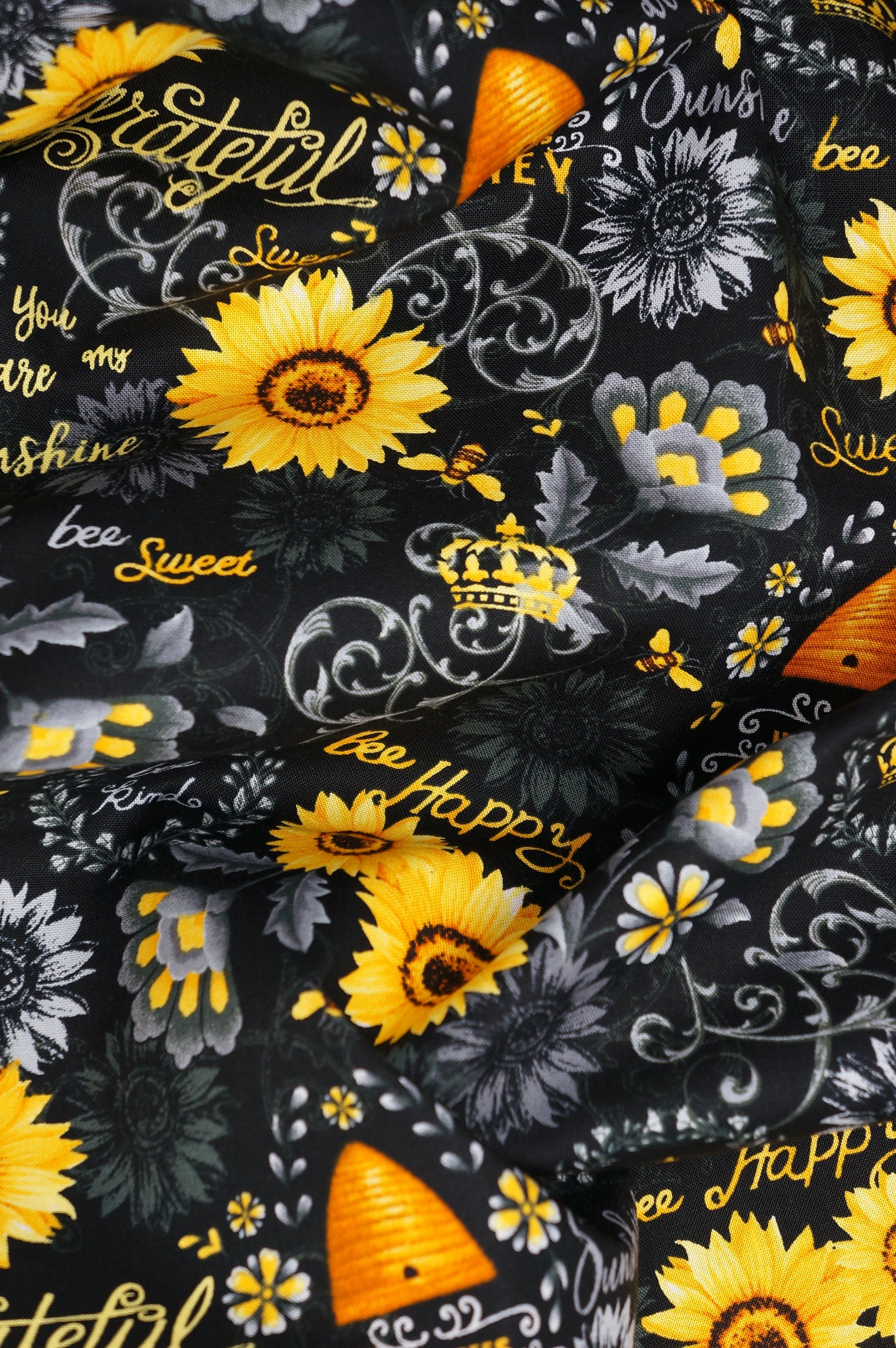 18” x 22” Hi Fashion Batik Honeybee Cotton Fabric Squares 42pc by
