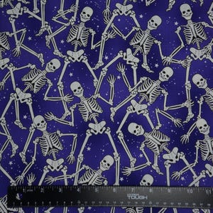 Glow Halloween Skeleton Fabric, Skeleton Crew on Purple Glow in the Dark Halloween Spirit by Benartex Quilting Cotton Fabric, 12542G-66B afbeelding 3