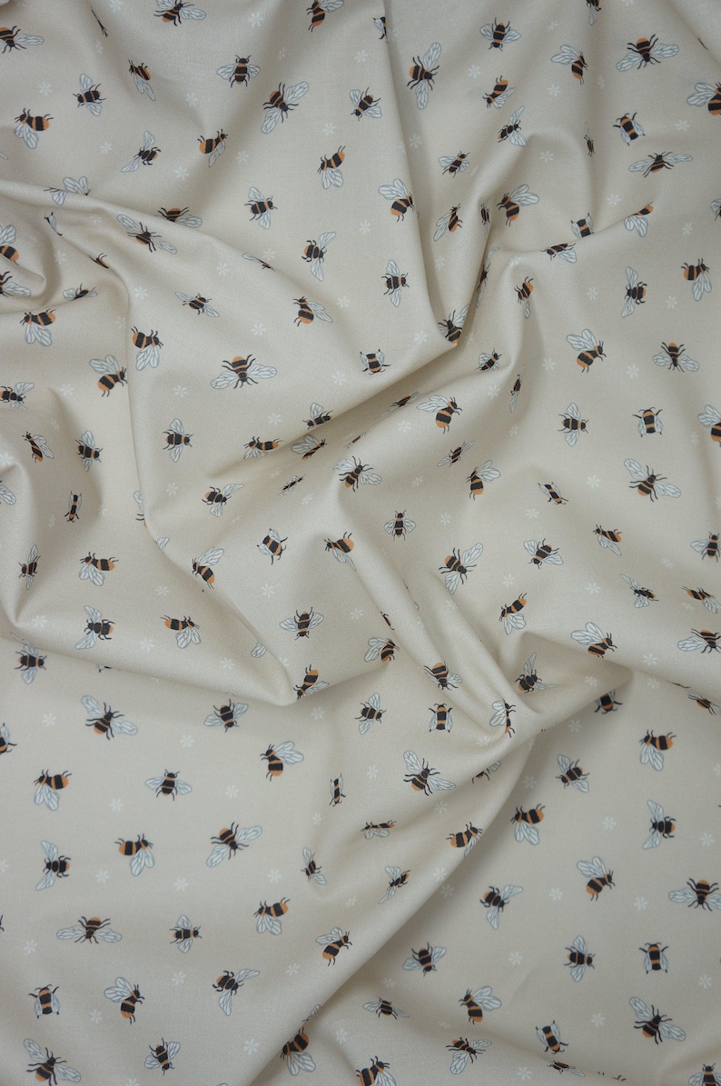 Tissu à patchwork à large dos, abeilles à miel sur fond crème foncé, 108 pouces, coton Lewis and Irene, dos de courtepointe à motifs d'abeilles, métrage continu image 5