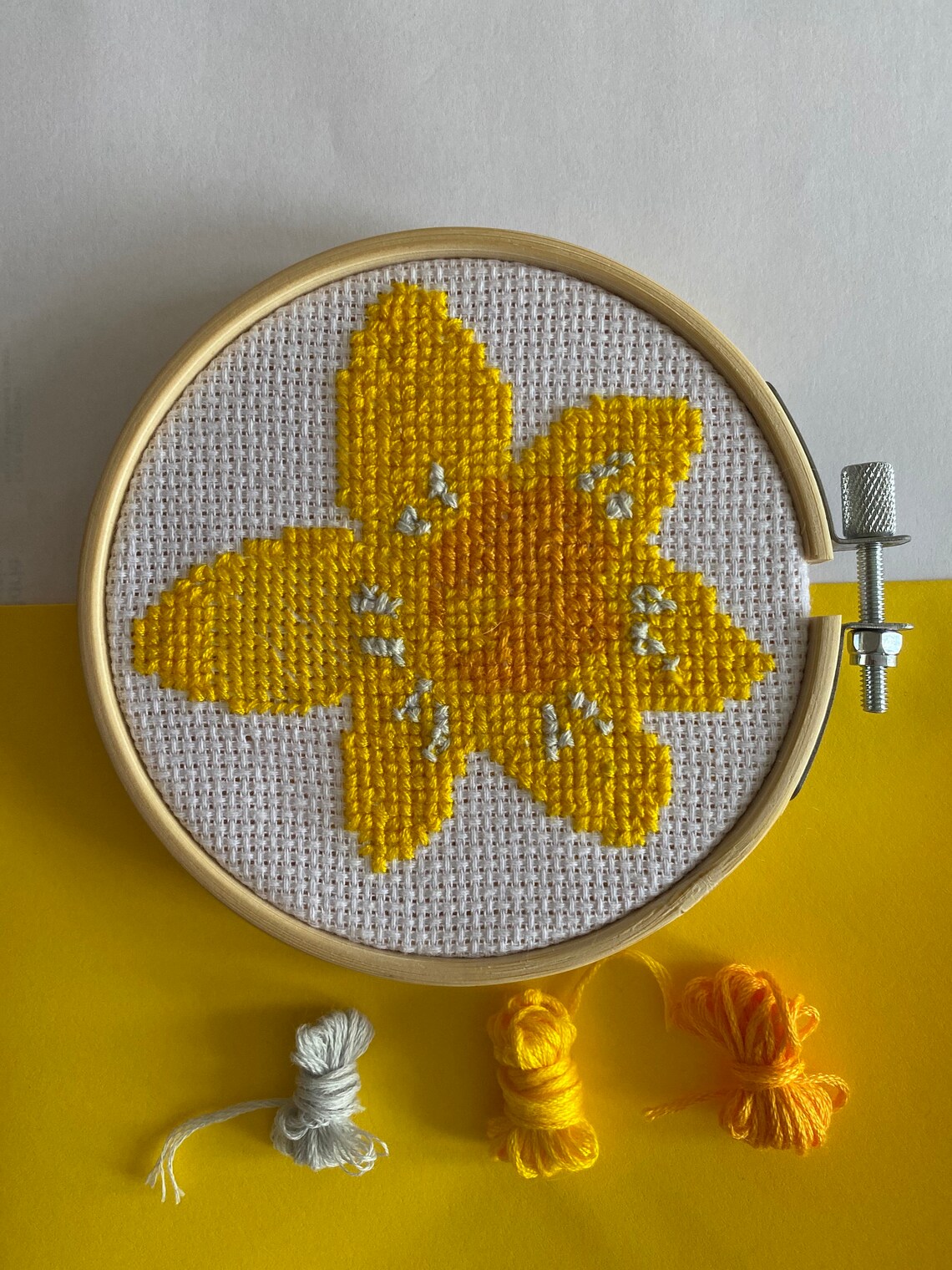 Daffodil cross stitch. Marie Curie daffodil appeal easy to | Etsy