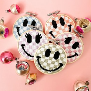 Cute Happy Smiley Face Cross Stitch Kit , beginner friendly, easy crafty gift