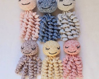 Pieuvre au crochet doudou pour bébé prématurés