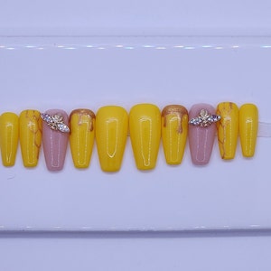 Honey Bee Press on Nails, 3D Nail Art, Gold Nails, Luxury Nails, Acrylic  Nails 