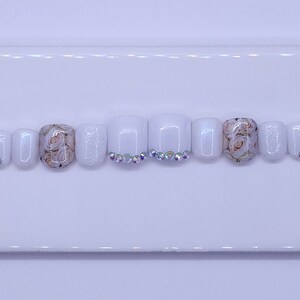 White Rose Press On Nails