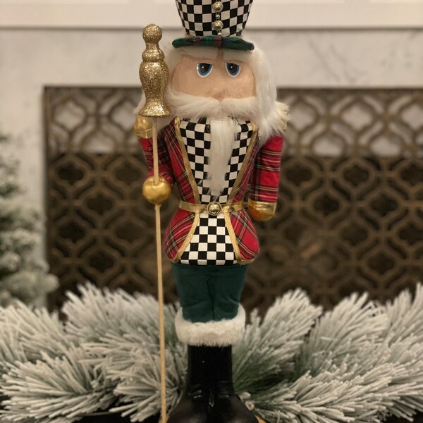 24"x7" Nutcracker plaid.