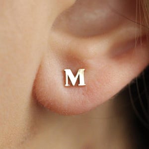 Pendientes de letras personalizados de 14k / Cualquier estilo de fuente disponible / La mejor joyería de servicio al cliente / Cierre de rosca / Cierre a presión, el mejor regalo para esposa