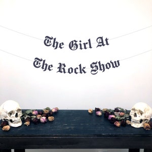 Banner de la chica del show de rock con letras góticas, banner de cumpleaños número 30, banner de despedida de soltera, banner de compromiso, banner de boda, banner emo