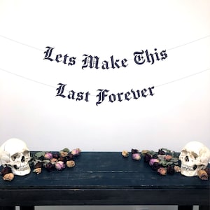 Banner con letras góticas que digan "Hagamos que esto dure para siempre", banner de boda, banner de boda emo, banner de aniversario, banner de San Valentín