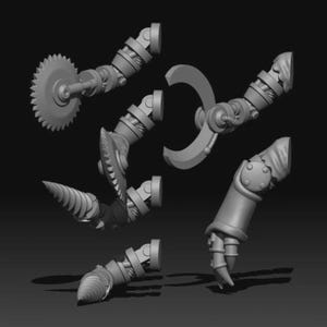 Peut inclure: Ensemble d'attachements de bras mécaniques gris, comprenant une lame de scie, une mèche de perceuse, un crochet et une griffe. Les pièces sont conçues avec des articulations et des rivets détaillés, suggérant une esthétique steampunk ou industrielle.