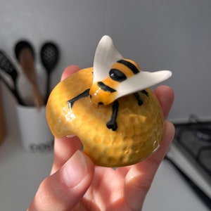 ceramic honey jar with bee details handmade, handpainted ceramics image 4