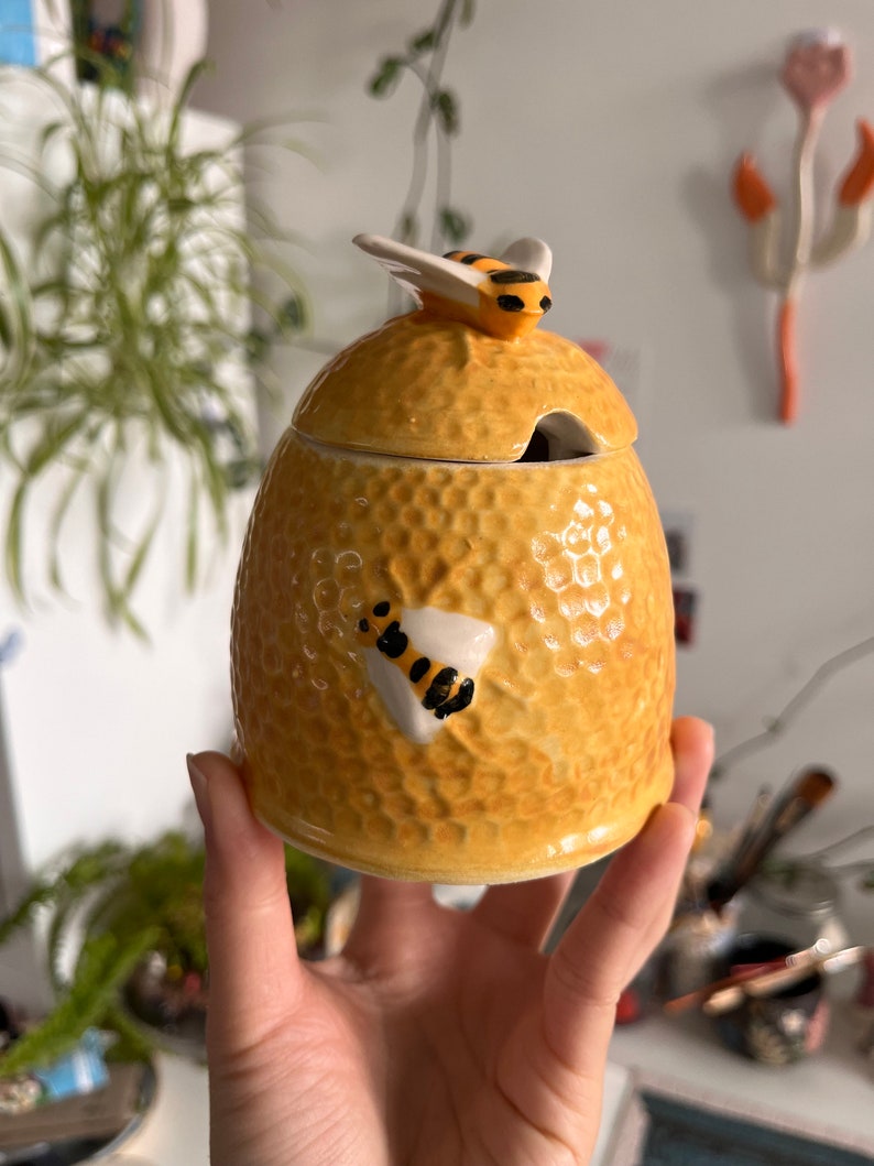 ceramic honey jar with bee details handmade, handpainted ceramics image 6