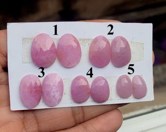 Rosenslipade naturliga rosa silkeslena safirer i ett par (storlek 12-16 MM)