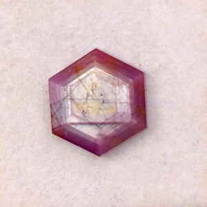 Zafiro rubí brillante, corte vertical (14 x 16 mm, 10 quilates)