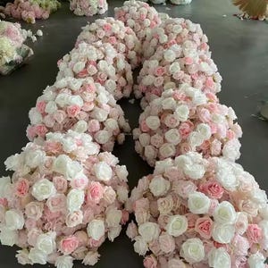 Palla di fiori di rosa bianca rosa Palla di fiori di respiro del bambino Disposizione di nozze Centrotavola di fiori artificiali Palla di fiori da tavolo