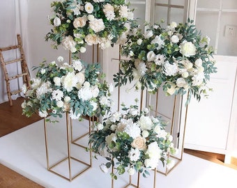 Ivory Flower with Eucalyptu Flower Ball Party Table Decor Wedding Flower Arrangement Table Centerpiece Table Flower For Wedding Party Decor