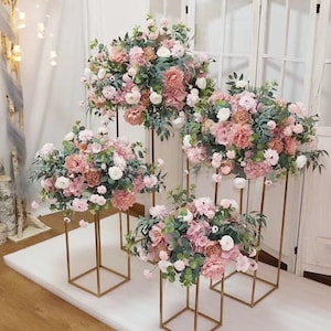 Tavolo Fiore Palla Matrimonio Disposizione Dei Fiori Centrotavola Tavolo Fiore Per La Decorazione Della Festa Nuziale