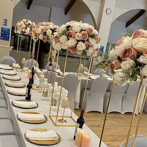 Centrotavola con sfera di fiori di grandi dimensioni, composizione floreale per matrimonio, corridoio, palla di fiori, decorazione per feste all'aperto