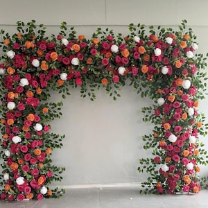 Arco di fiori di rose rosa acceso, ghirlanda di fiori da matrimonio, runner da tavolo, fila di fiori arancioni, disposizione di nozze, arco angolare per matrimonio, festoni per eventi floreali