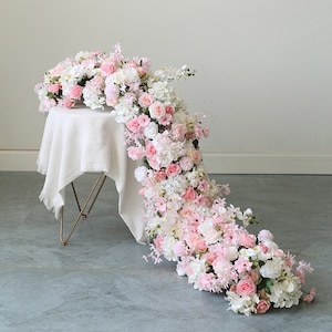 Ghirlanda di fiori rosa, runner da tavolo per ricevimento di nozze, decorazioni floreali per il tavolo del ricevimento, runner di fiori artificiali, fiori per arco nuziale