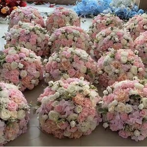 Palla di fiori di ortensia rosa, palla di fiori per matrimonio, centrotavola, palla di fiori per strada, ricevimento di nozze, decorazione per festa di nozze
