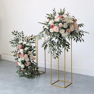Centrotavola di fiori artificiali di eucalipto, palla di fiori, composizione floreale per matrimoni, palla di fiori, decorazioni per feste all'aperto, fiori personalizzati