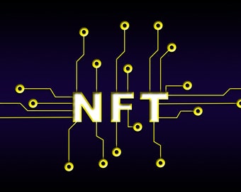 Puede incluir: Un gráfico de texto blanco "NFT" sobre un fondo azul oscuro con líneas de circuito amarillo.