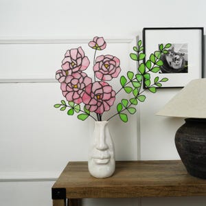 Strauß Glasmalerei Pfingstrose & Eukalyptus: Minimalistisches Blumendekor