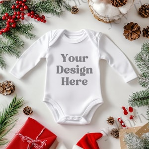 Mockup di tutina a maniche lunghe®, mockup di body bianco per neonati di Natale, mockup di body White Rabbit Skins 4411, mockup di body Babybugz