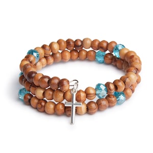 Pulsera de madera de olivo hecha a mano: Cruz de Jerusalén, cuentas azul claro