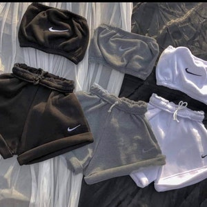 nike crop top and shorts