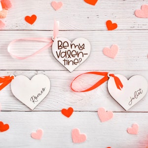 Étiquettes de Saint-Valentin pour les enfants, décoration de table Saint-Valentin, étiquette joyeuse Saint-Valentin, soyez ma carte de la Saint-Valentin, étiquettes de lieu, nom personnalisé coeur