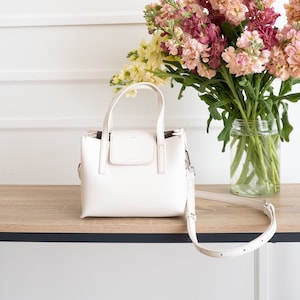Chalk - Mini bolso de cuero tipo cartera - bandolera o con correa para el hombro (viene con 2) - Minimalista y moderno (vendedor de EE. UU.) B21070009-04