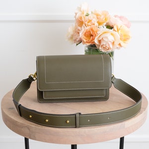 Cartera de piel verde oliva, para llevarla cruzada o al hombro, de alta calidad, duradera, minimalista y moderna (vendedor de EE. UU.) AA1-002-05-FAX
