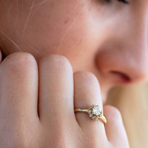 18K Yellow Gold Cluster Flower Shaped Diamond Ring