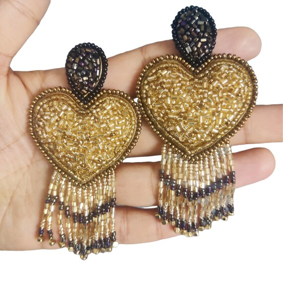 Orecchini con perline, Orecchini color oro, Orecchini a cuore Orecchini di proline di tendenza, Regalo per lei, Orecchini fatti a mano, Orecchini di San Valentino - Italia