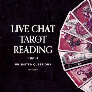 Pode incluir: Imagem que promove uma leitura de tarot por chat ao vivo. O texto diz "LIVE CHAT TAROT READING" com texto adicional abaixo que diz "1 HOUR" e "UNLIMITED QUESTIONS". Um leque de cartas de tarot é visível à direita, sobre um fundo roxo escuro.