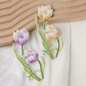 Gestickter Tulpen-Applikations-Patch, Blumen-Aufbügeln Patches, lila gelbe dekorative Blumenaufnäher, Kleidungsdekoration Patch-5x11cm