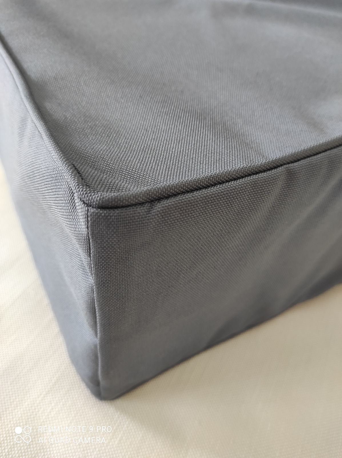 Coprimaterasso da esterno impermeabile con cerniera per divano con bordino  90x120x15 cm colore grigio in poliestere con sconto 50% -  Italia