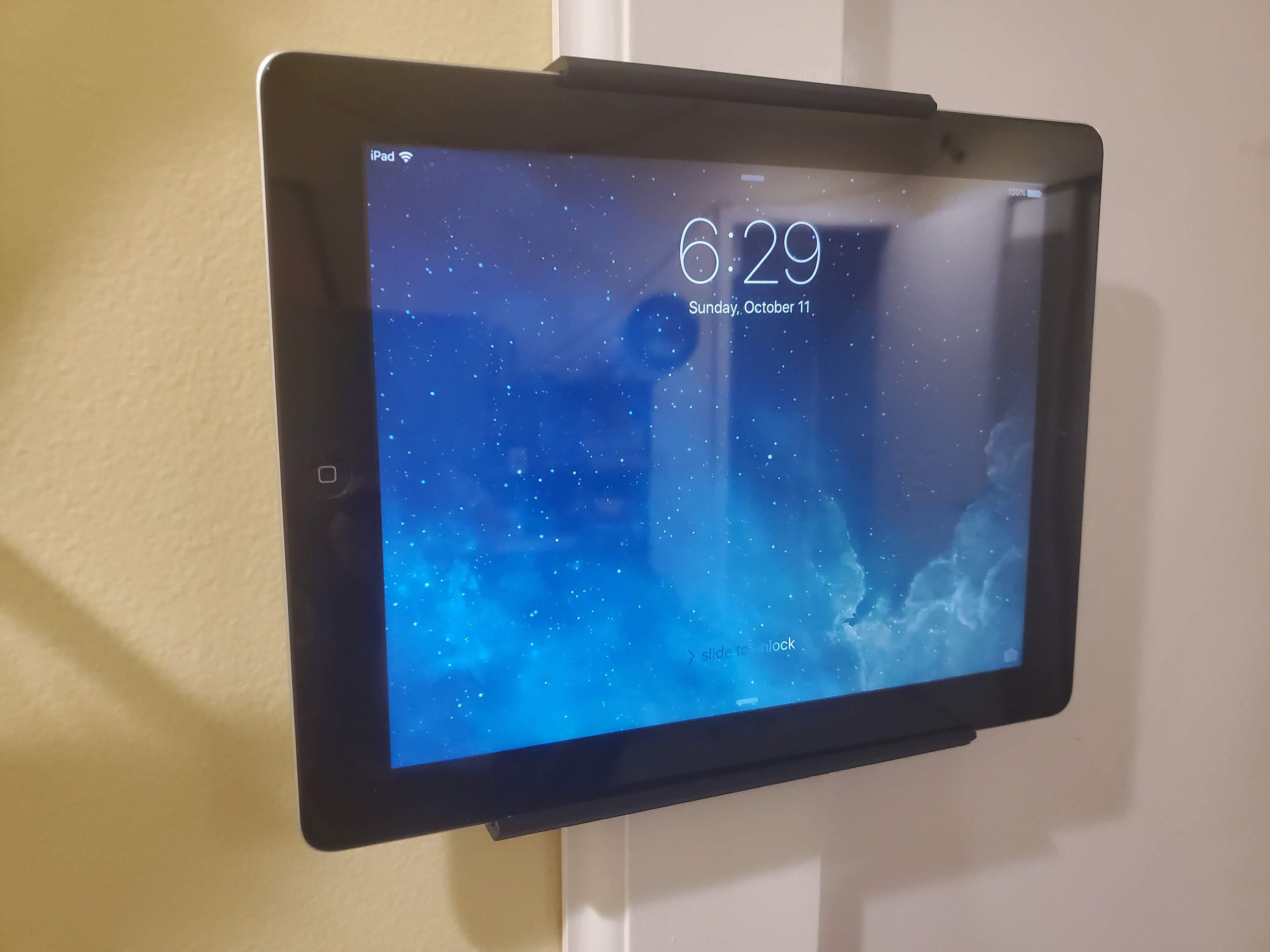 Universal Tablet Wall Mount - Adjustable - Compatible with iPad & Samsung Tablets