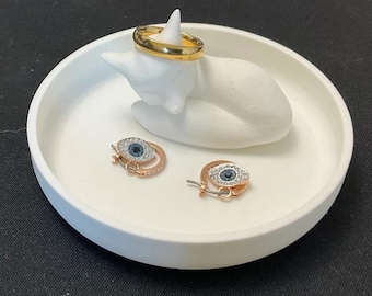 Sleeping Fox Ring Holder -  Fox Ring Dish - Animal Jewelry Holder - Nightstand Bedside Ring Decor - Gifts for Animal Lovers