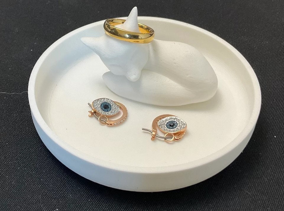 Sleeping Fox Ring Holder -  Fox Ring Dish - Animal Jewelry Holder - Nightstand Bedside Ring Decor - Gifts for Animal Lovers
