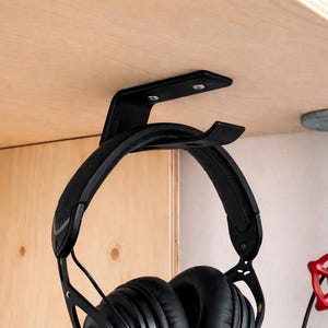 Hidden Headset Holder Under Desk | Office Organization | Gamer Gaming Holds Headsets | Gifts for PC Gamers | Nerdy Gifts | Boyfriend Him His