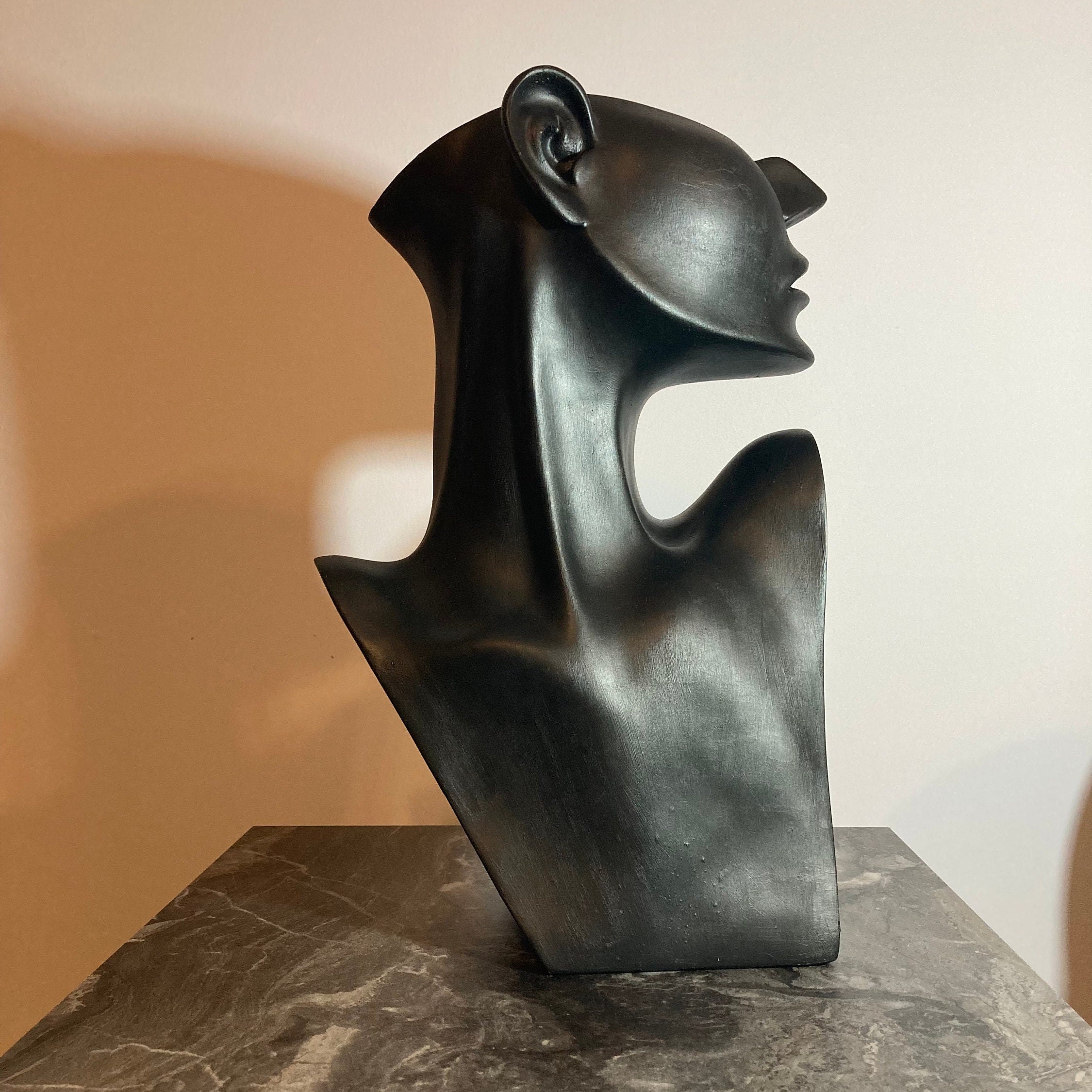 Standbeeld moderne vrouw, sculptuur halve vrouwelijke buste, gezichtssculptuur, vrouwelijk lichaam, zwarte vrouw sculptuur, decoratieve sculptuur, woonaccessoire