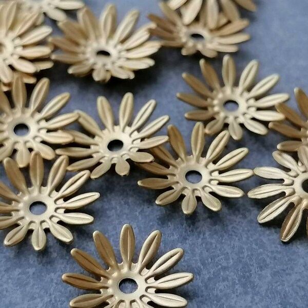 Petits embouts pour perles en laiton brut | 20 ou 40 pièces | Casquettes marguerite 10 mm | Fournitures pour la fabrication de bijoux et de diadèmes au Royaume-Uni